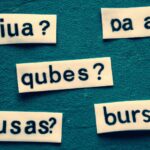 O que significa buenos días em português?