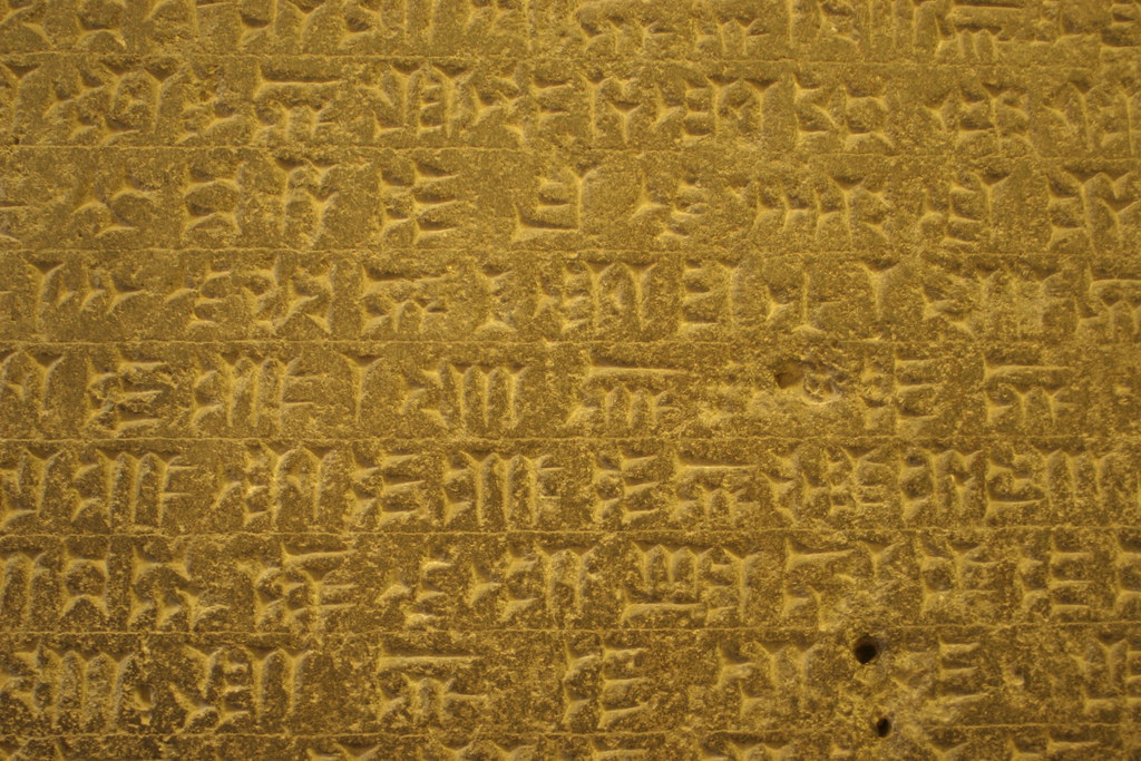 O que significa a escrita cuneiforme?