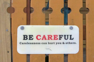 O que significa careful?